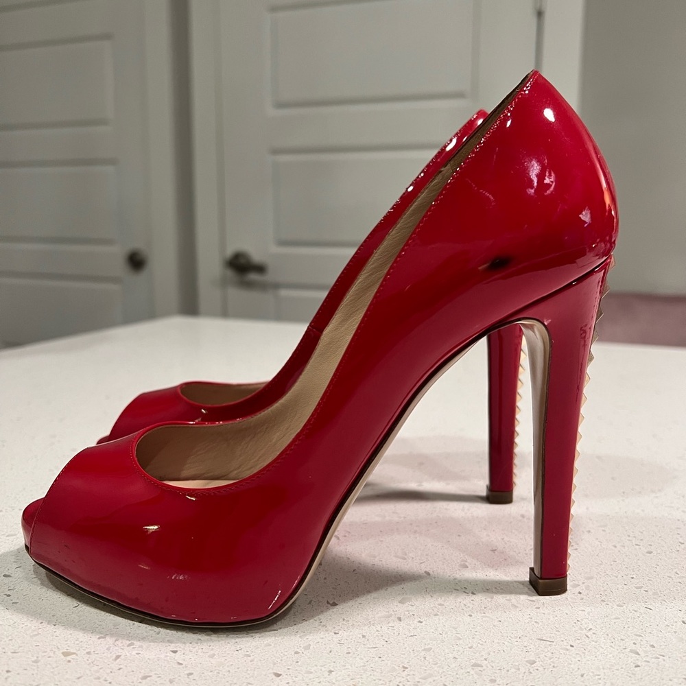 Valentino red patent leather pumps. Size 38. 4 inch heel - Picture 3 of 6